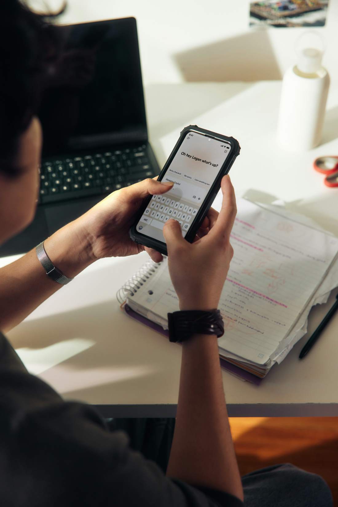 Using an AI assistant on a mobile device